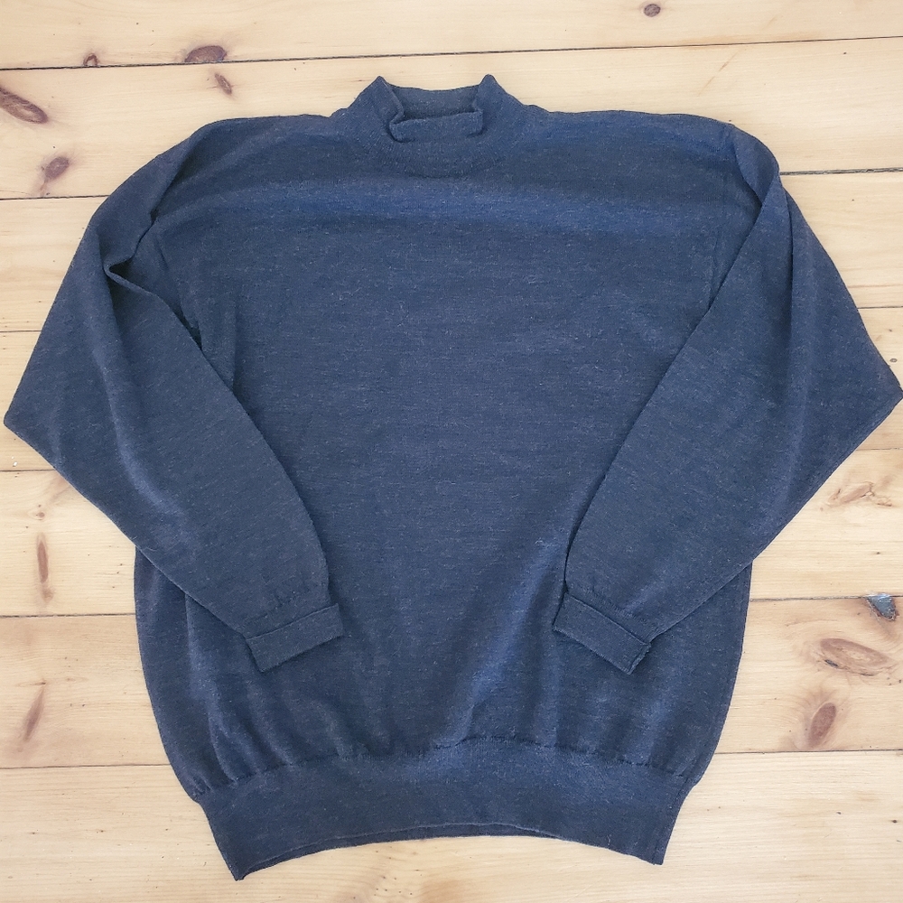 Neiman Marcus Exclusive 100% merino wool Men’s Sweater Scotland made